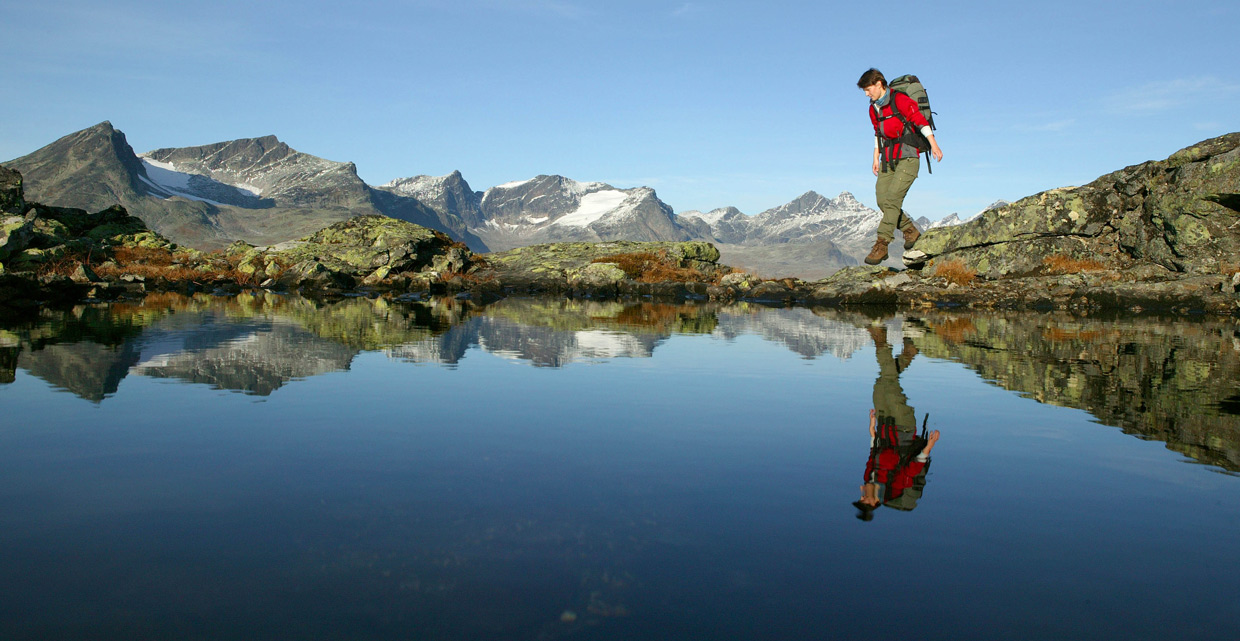 Hiking pleasures on the top of Dryllenøse i Jotunheimen.