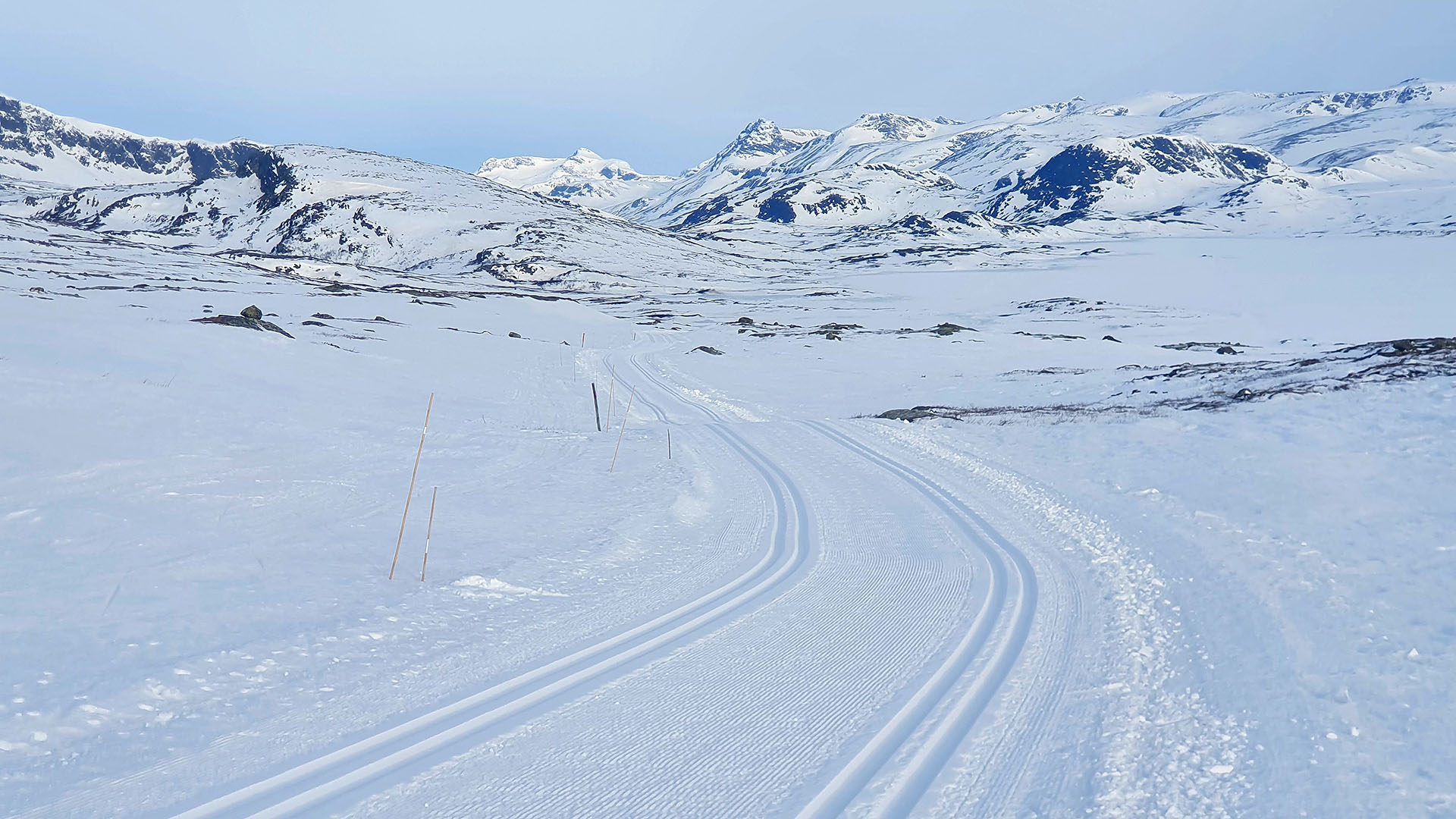 Flotte løyper med utsikt til høye fjelltopper på strekningen Bygdin-Beitostølen.